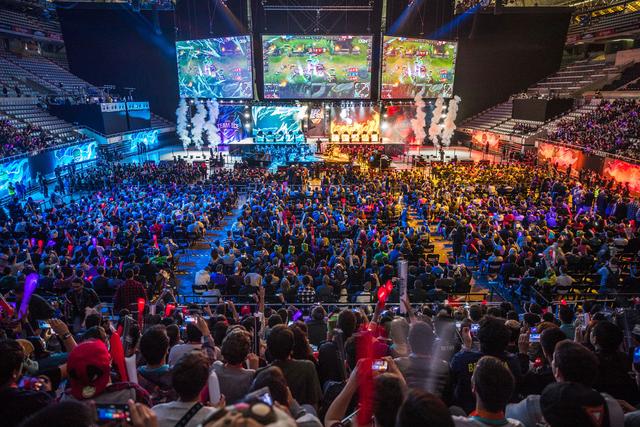 WBG官博发文祝贺Crisp联赛登场八周年：长松入霄汉，远望不盈尺