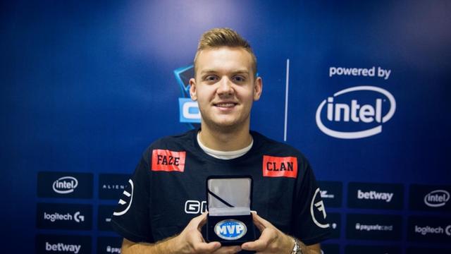 国外网友为WBG的赛程安排鸣不平：LNG休息了2个星期来研究WBG